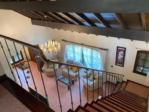 Casa En Venta - 2 Dormitorios 3 Baños - Cochera - 2.400mts2 - Sierra De Los Padres
