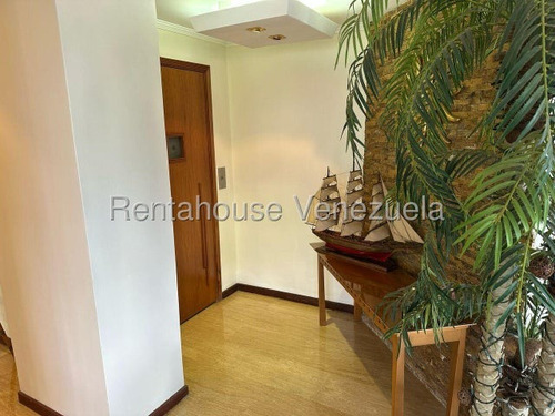 Venta De Amplio Apartamento Monterrey