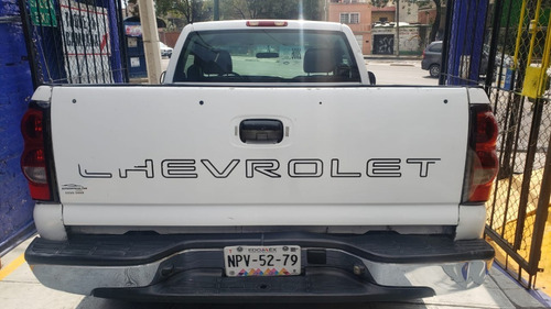 Imagen 6 de 15 de Chevrolet Silverado 4.8 D Pickup Silverado 2500 5vel Mt 2006
