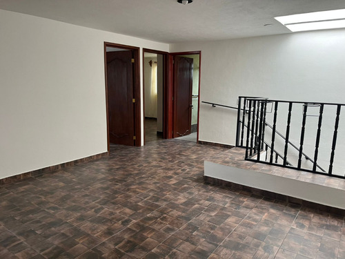 Amplia Casa En Privada Segura