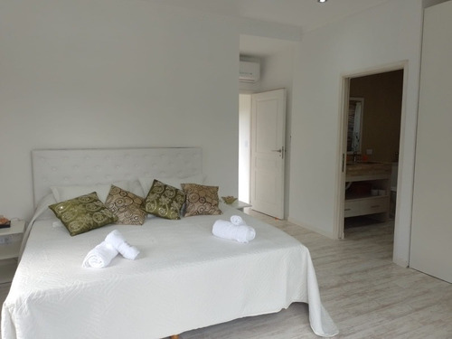 Casa Con Pileta, Pilar Del Este.