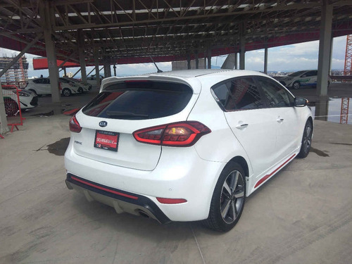 Imagen 4 de 14 de Kia Forte Hb 2018 5p Sx, Ta6, Piel, Qc, Ra-17