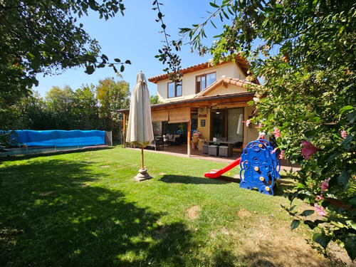 Se Vende 3d, 3b + Servicio Y Piscina