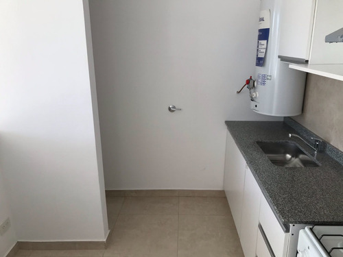 Imagen 9 de 12 de Departamento Con Balcón Sobre Avellaneda