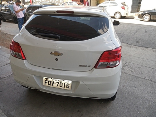 Imagem 6 de 12 de Chevrolet Onix 2015 1.0 Lt 5p
