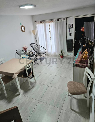 Ph Refaccionado En Barrio La Loma De 1 Dormitorio Y Patio