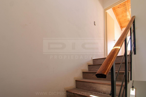 Amplios Triplex A Estrenar 5 Ambientes, Excelente Ubicación - Olivos