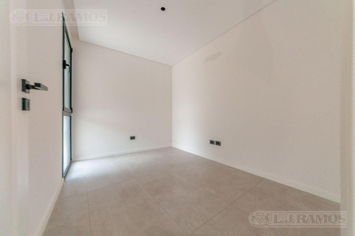 Imagen 25 de 27 de Casa A Estrenar Sobre El Lago - Lagos Del Golf