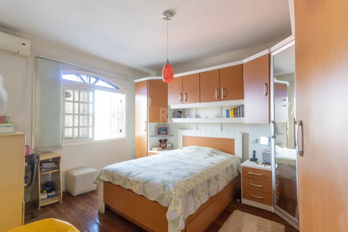 Casa Em Partenon Com 3 Dormitórios - Ot6831
