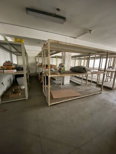 Imagen 8 de 15 de Alquilo Edificio 1.054m2 Catia 8383
