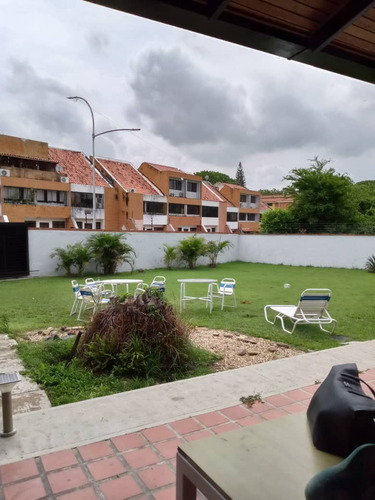 Se Vende Bella Quinta Sabana Larga Valencia 06-41