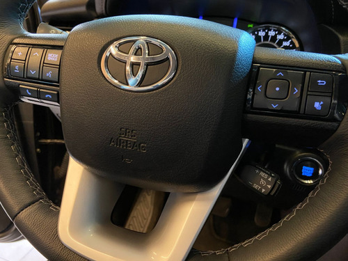Toyota Hilux SW4 2.8 SRX 4X4 7 LUGARES 16V TURBO INTERCOOLER DIESEL 4P AUTOMÁTICO