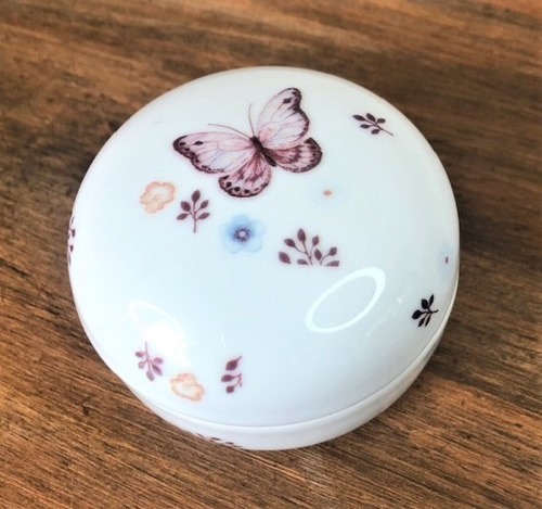 Imagem 2 de 4 de Porta Joia De Porcelana Borboleta