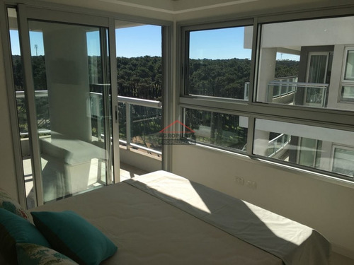 Apartamento En Brava, 1 Dormitorio- Ref: 2943