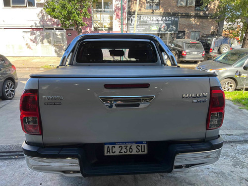 Imagen 4 de 15 de Toyata Hilux Srv 4x2 2.8 Tdi 2018