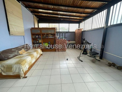 Daniela Linarez Vende Excelente Apartamento En Urbanizacion Del Este De Barquisimeto Con Todos Los Servicios Básicos Acabados De Primera Y Seguridad Las 24 Horas