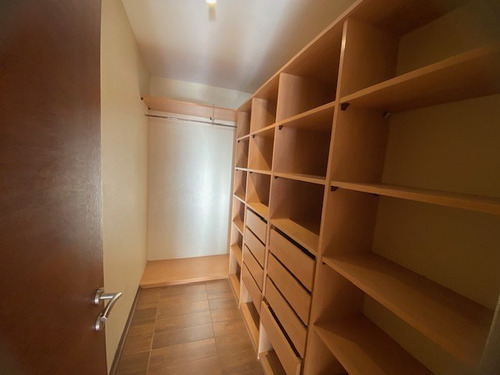 Departamento En Venta De 4 Dorm.2 Estacs. Bd. En Las Condes