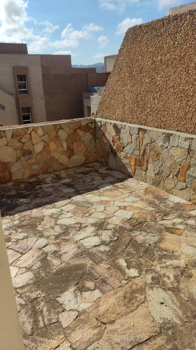 Bello Apto Duplex. Con Terraza. Jorge Coll. Pampatar