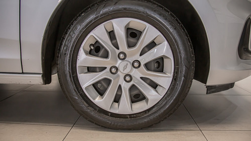 Imagen 23 de 25 de Chevrolet Onix 1.2 Lt