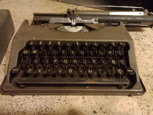 Máquina De Escribir Año 1940 Colección Hermes Baby (Usado)