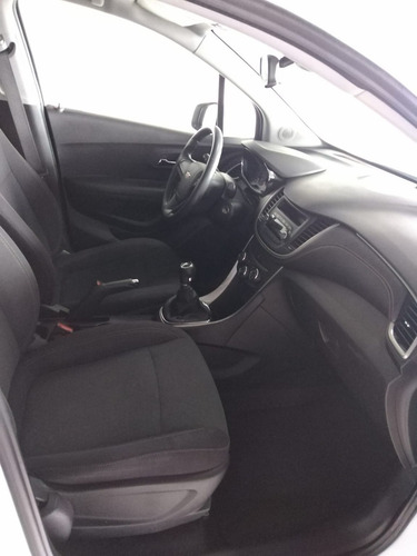 Imagen 10 de 13 de Chevrolet Trax 2019 1.8 Ls Mt