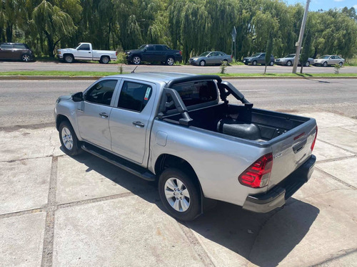 Imagen 8 de 14 de Toyota Hilux 2019 2.7 Cabina Doble Sr Mt