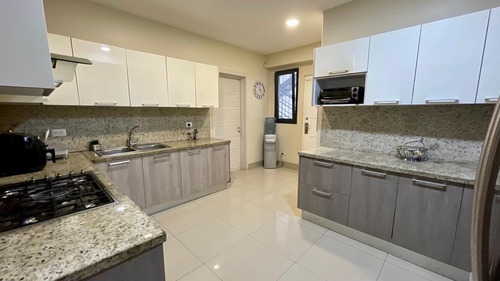 Imagen 7 de 12 de Apartamento En Ensanche Naco En Venta, Proximo Como Sectores Serralles , Piantini , Evaristo Morales , Paraiso , Urb Fernandez, Esperilla , Paraiso ,el Vergel , Bella Vista ,millon, Santo Domingo