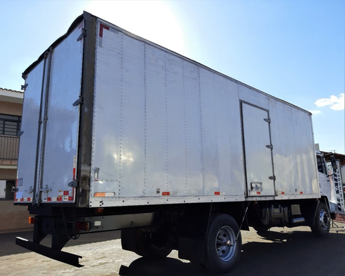 Mercedes Benz 1718 4x2 Com Baú Ano 2010/11
