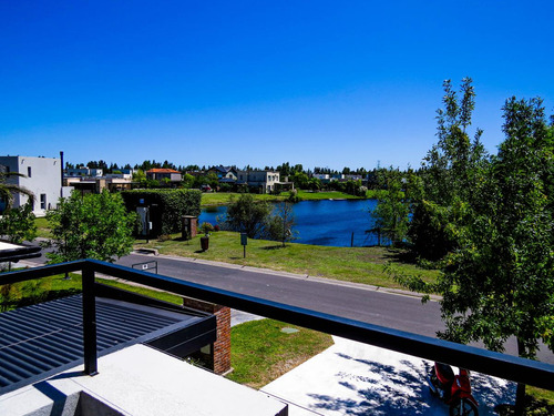 Casa En Venta En El Barrio San Francisco, Villa Nueva, Tigre