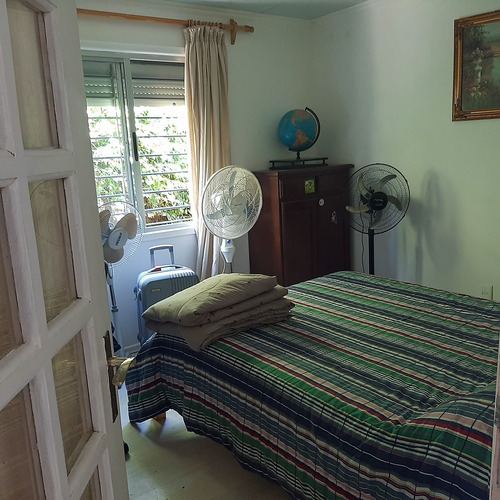 Moderna Y Amplia Casa Con Piscina En La Floresta