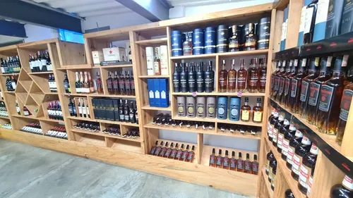 Yosmar Y Fernando Venden Bodegón Y Minimarket En C.c. Fin De Siglo - San Diego