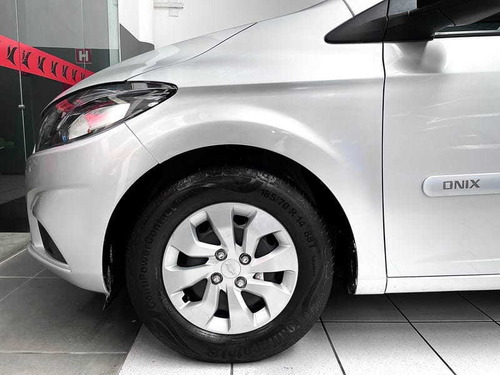 Imagem 11 de 15 de Chevrolet Onix 1.0 Mt Lt