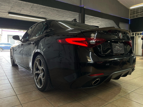 Alfa Romeo Giulia 2.0 Ti At