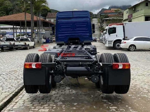 Imagem 3 de 8 de Mercedes Benz 3030 0km 2022 Azul