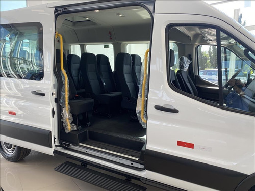 Imagem 4 de 6 de Transit 2.0 Ecoblue Diesel Minibus 14+1 410l Manual