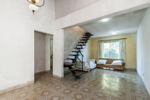 Casa En Banfield, Banfield Este, Jardin, Fondo, Cochera, Qui