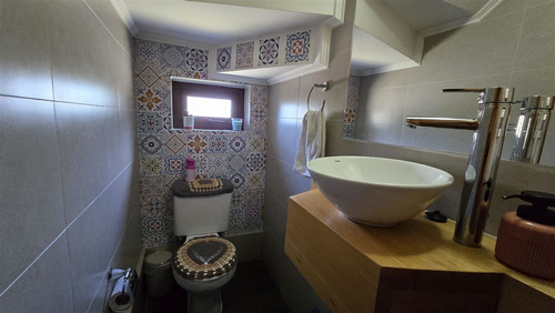 Casa En Venta De 5 Dorm. En Puerto Varas