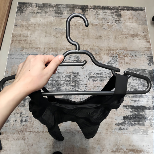 Cabide Para Roupas Com Cava Para Vestidos Alças Uno Preto Lo