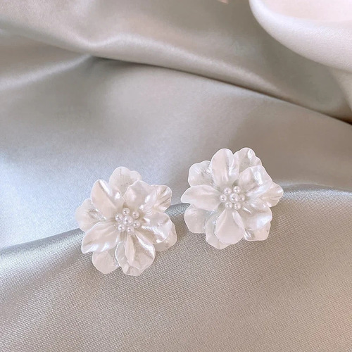 Camellia Pearl Earrings Niche Design Lightweight Versatile