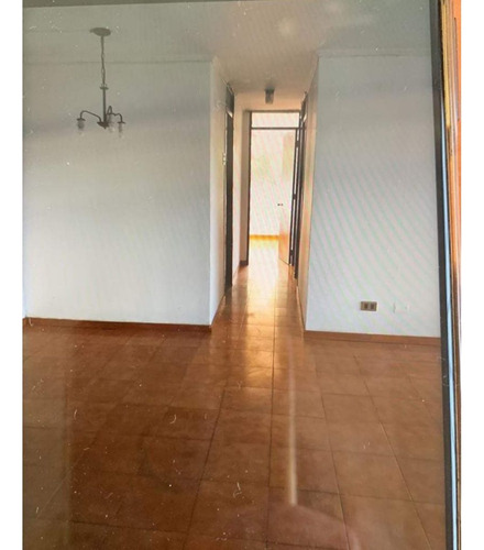 Vende Departamento De 3 Dormitorios Y 2 Baños, De 84 Mt2 En