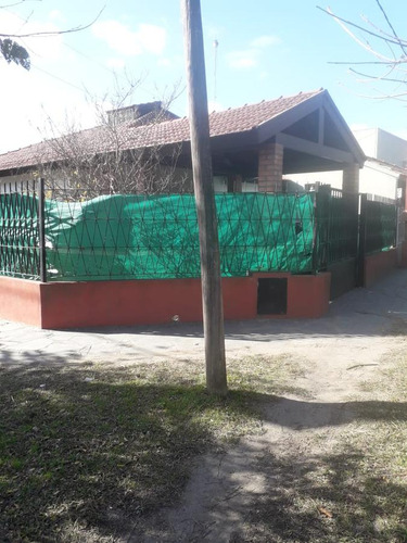 Casa En Alquiler - 2 Dormitorios 1 Baño - 90mts2- Manuel B Gonnet