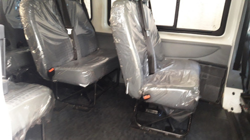 Imagem 10 de 11 de Ford Transit 2.2 14lug. 350l Bus 2012