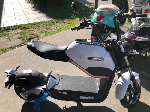 Imagen 7 de 10 de Moto Eléctrica Grace 800w Litio Emuv.lucky Lion .sunra