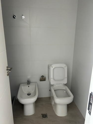 Alquiler Apartamento 1 Dormitorio A Estrenar - Piso Alto Con Terraza Y Garage Cordón