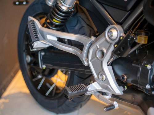 Imagen 19 de 25 de Moto Guzzi V85 Tt Negra Financiación Disponible