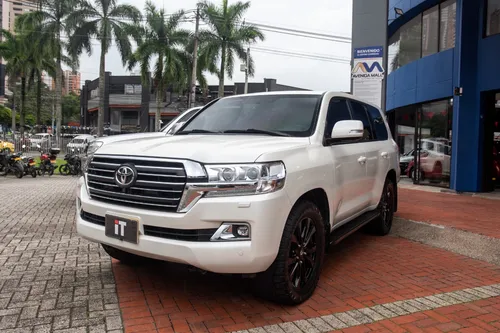 Toyota Land Cruiser Lc200 Vxr 4.6 At 4x4 2021 Blindaje 2+