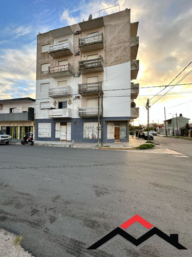 Local A Una Cuadra Del Centro Peatonal Y De La Playa- Calle 1 Y 69 -