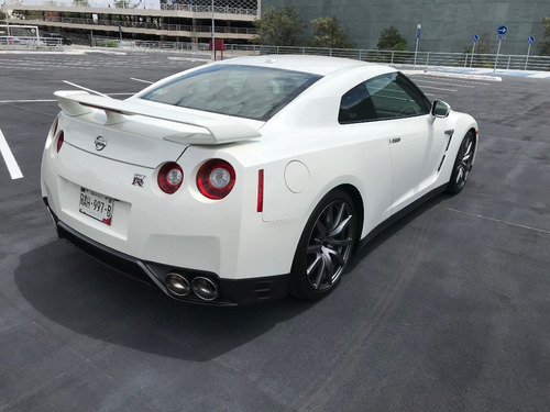 Imagen 4 de 15 de Nissan Gtr Biturbo Premium 2015 (nuevo, De Coleccion)