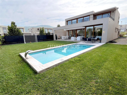 Casa En Arriendo De 4 Dorm. En Colina