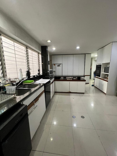 Se Vende Apartamento 370m2. Alta Florida.